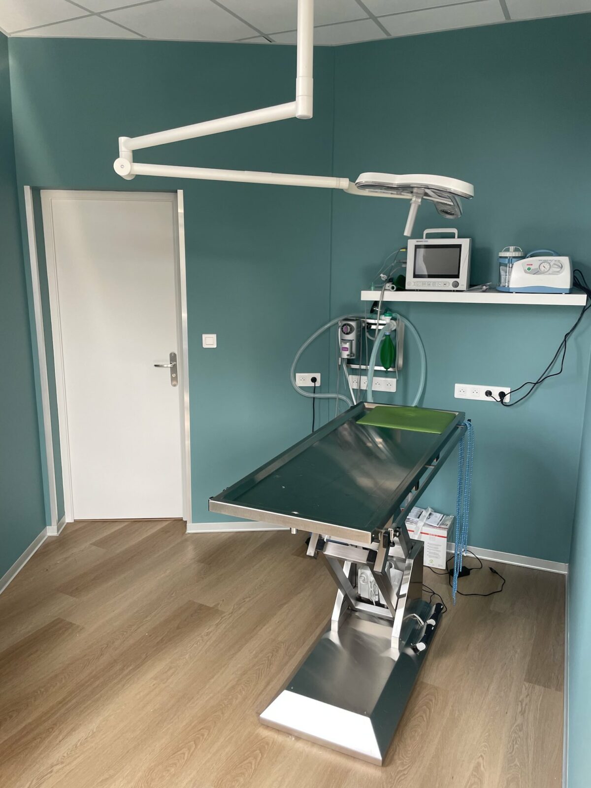 2_salle_chirurgie_etage-1200x1600.jpg